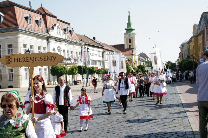következő