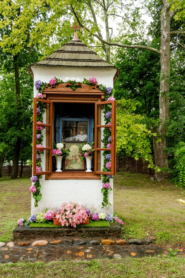 következő